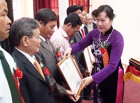 Biểu dương gia đình, dòng họ hiếu học, cộng đồng dân cư khuyến học