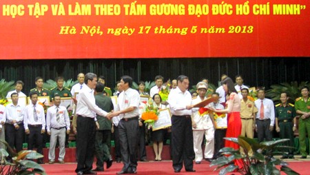 Tiếp tục nỗ lực phấn đấu học tập và làm theo tấm gương đạo đức Hồ Chí Minh