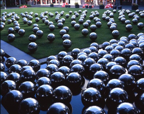 Triển lãm sắp đặt “Yayoi Kusama - Những nỗi ám ảnh