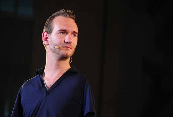 Nick Vujicic truyền nghị lực sống đến cộng đồng người khuyết tật