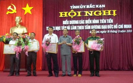 Bắc Kạn Biểu dương các điển hình tiên tiến trong học tập và làm theo tấm gương đạo đức Hồ Chí Minh