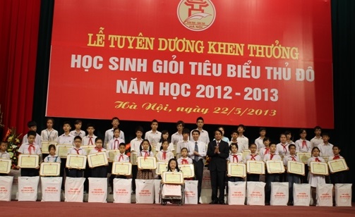 Hà Nội Tuyên dương khen thưởng học sinh tiêu biểu năm học 2012-2013