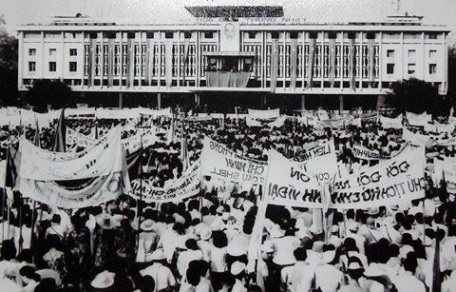 Le souvenir du triomphe du 30 avril 1975
