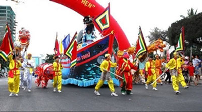 2013年庆和省芽庄海洋节拉开序幕