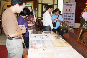 顺化省接收有关胡志明主席的实物