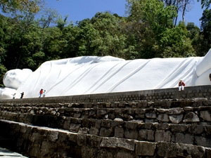 越南平顺省山顶上的卧佛像创亚洲纪录