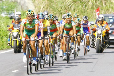 2013年全国成年人自行车公开赛在越南广平省举行