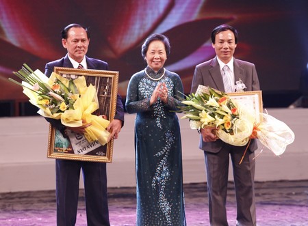 Trao giải cuộc thi viết về “Học tập và làm theo tấm gương đạo đức Hồ Chí Minh”