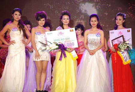 Bientôt la finale du concours de beauté intellectuelle des jeunes vietnamienne 2013 à Ha Tinh