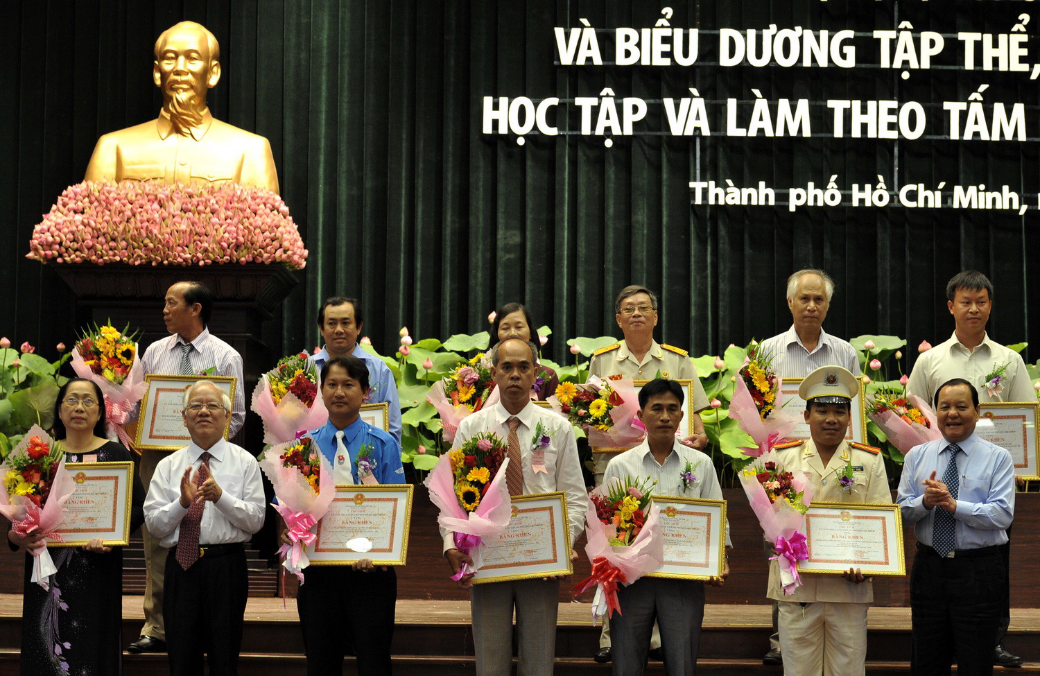 TP Hồ Chí Minh quyết xứng đáng hơn nữa với vinh dự là thành phố mang tên Người