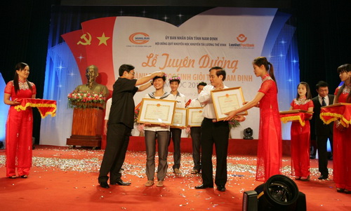 Nam Định Tuyên dương thành tích học sinh giỏi của tỉnh