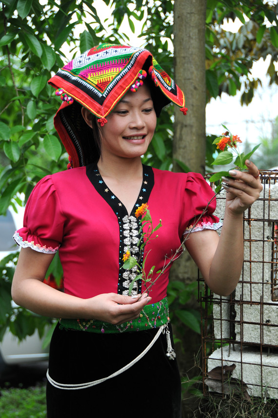 Beautiful traditional costumes of Vietnam s ethnic minorities