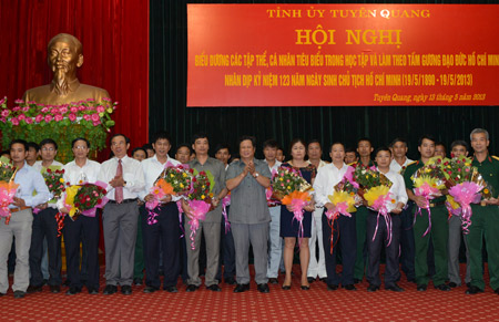 Tuyên Quang Biểu dương tập thể, cá nhân học tập và làm theo tấm gương đạo đức Hồ Chí Minh