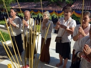 Cambodian NA adopts Khmer Rouge crimes denial law