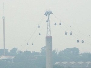 Singapore, Malaysia choke on haze from Indonesia