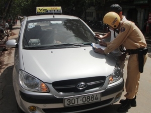 Hà Nội Kiên quyết xử lý xe khách, taxi, xích lô và xe ba bánh vi phạm giao thông