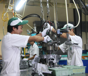 GDP growth posts 4 9 percent in six months