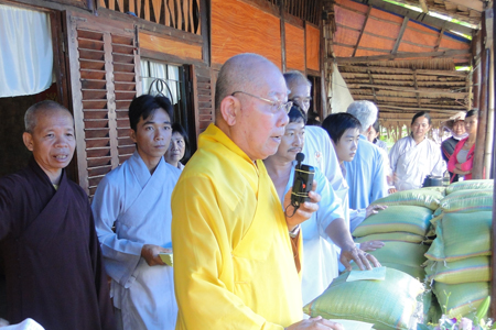 Học Bác Hồ tấm lòng yêu thương con người