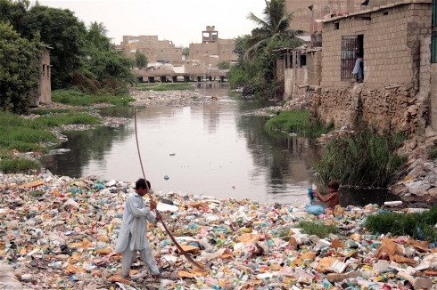 Pakistan Ô nhiễm nguồn nước ảnh hưởng nghiêm trọng sức khỏe của người dân