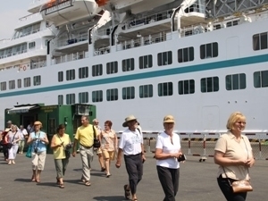 Seminar talks cruise tourism development