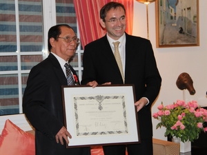 Un ex-ambassadeur du Vietnam décerné la Légion d Honneur