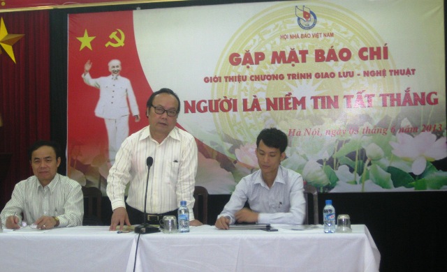 Echanges artistiques Président Ho Chi Minh, tu es la confiance dans la victoire