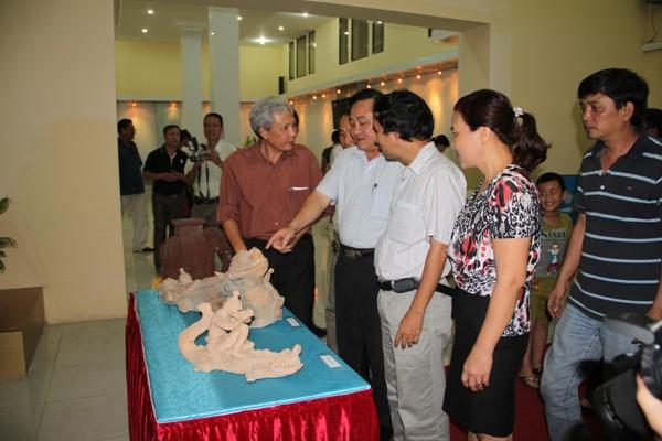 Hai Phong  ouverture d une exposition de céramiques