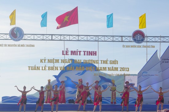 Mít tinh hưởng ứng Ngày Đại dương thế giới và Tuần lễ Biển và Hải đảo Việt Nam năm 2013