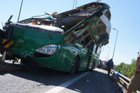 Quảng Nam Lật xe khách làm 3 người chết, 31 người bị thương