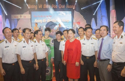 Giao lưu nghệ thuật “Hướng về biển đảo quê hương”