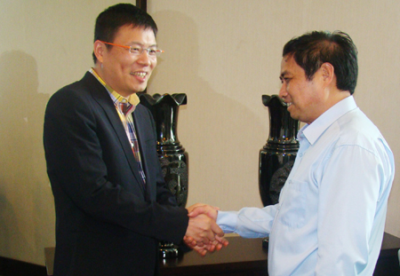 广宁省委书记礼节性会见中国天虹纺织集团主席