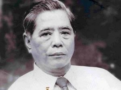Incense offered to commemorate Party General Secretary Nguyen Van Linh