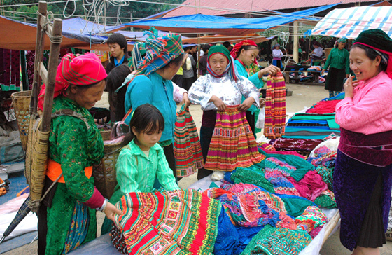 Chợ phiên Lũng Cú trên cao nguyên đá Đồng Văn