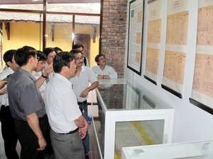 OVs in France donate century-old book on Vietnam