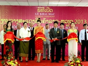 Vietnam-Laos trade fair 2013 opens