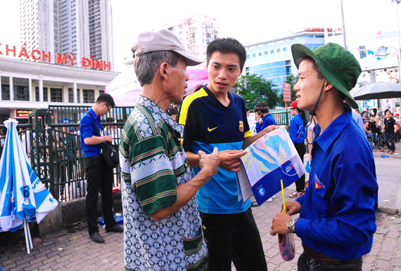 Áo xanh tình nguyện tiếp sức mùa thi 2013