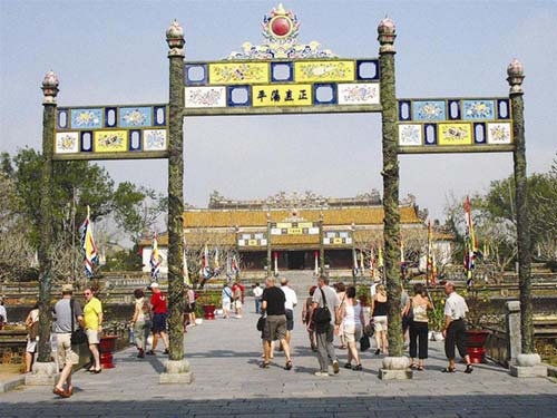 Twenty-one businesses in Hue join 2013 tourism stimulus programme