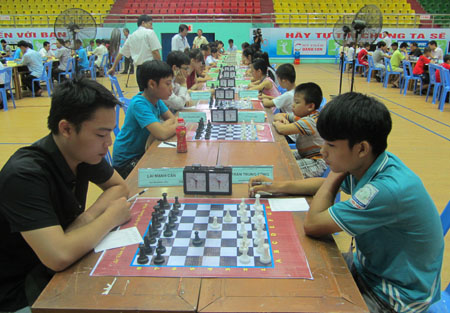 广宁棋手勇夺2013年全国少年国际象棋冠军赛U20男单超快棋项目银牌