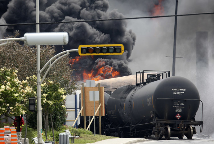 Oil train blast forces town evacuation in Canada