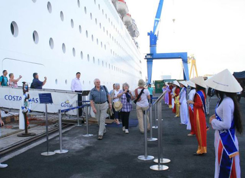 Danang attracts over 1 5 million tourists in year s first half