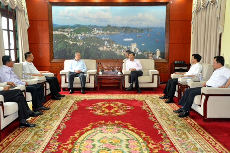 广宁省领导人会见越南华宇投资商