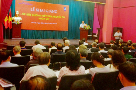 Khai giảng Lớp bồi dưỡng viết văn Nguyễn Du khóa VII