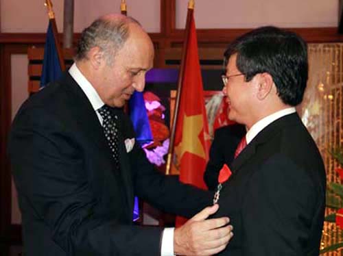 La Légion d honneur au directeur général de Vietnam Airlines