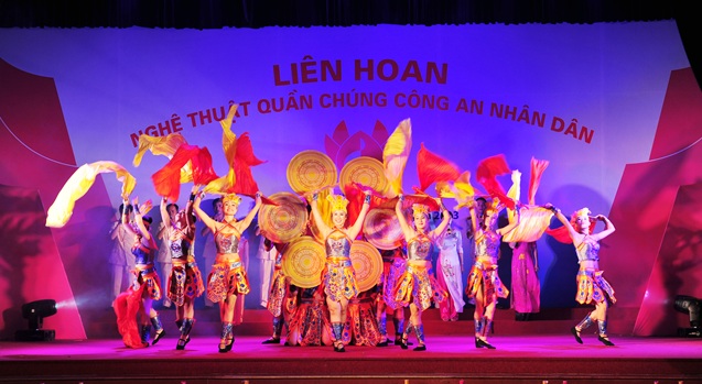 Mass art performance of Quang Ninh provincial Public Security opens