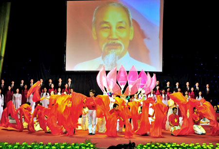 Hanoi to organize 30 art performances to mark National Day