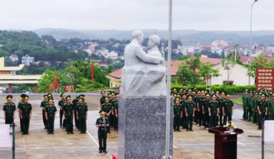 Statue commemorating Uncle Ho and a border soldier inaugurated