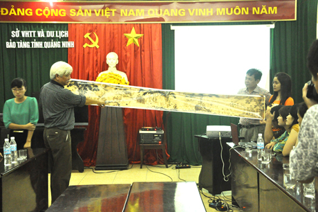 Historian presents museum photos on pre-1945 coal extraction