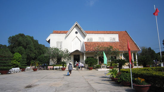 Tourists flock to Phu Quoc prison