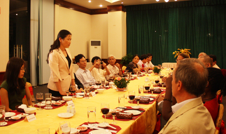 广宁省领导会见亚非作家协会代表团