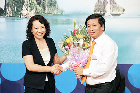 2013年第15届广宁省广播电视联欢会隆重开幕